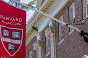 風雨飄搖的哈佛丨痛失史上最大捐贈者，校領導涉嫌學術抄襲，新校長被批無能……