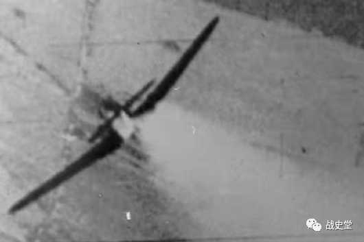 普雷迪照相槍拍攝到的擊落Bf-109的真實畫面，可以看到交戰高度很低，敵機右翼根被擊中，冒出了濃煙