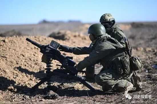 操作AGS-17榴彈發射器向烏軍進攻的俄軍射手，地點未知