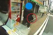 心酸：日本60歲快遞員手指被門夾斷，無暇顧及斷指仍繼續送貨！