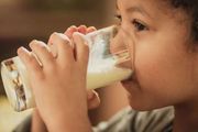 水牛奶更有營養嗎？可不可以給孩子喝？