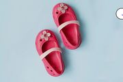 別給孩子買 PVC 材質的涼鞋，可能會導致性早熟