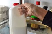 99%的澳洲媽媽會犯的錯：牛奶放在冰箱這處竟然更易變質？！