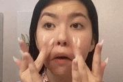 太捲了！14歲亞裔小女孩公開繁瑣抗衰流程，網友驚呆：你們還有童年嗎？