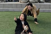 韓國搞笑老媽給厭世臉兒子拍醜照成網紅，卻治癒無數人：帶娃不是人生的全部