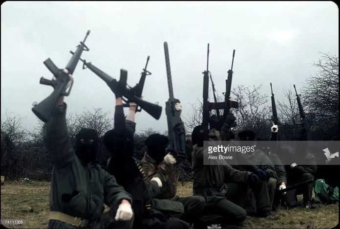 「愛爾蘭共和軍」向公眾展示武器裝備