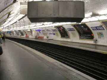 法國一女性在地鐵中被持刀威脅性侵