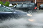 新能源汽車遇到暴雨和積水怎麼辦？為了家人安全一定要看看！