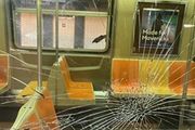 紐約青少年狂砸布碌侖數十輛地鐵車廂，97個窗戶盡毀&#8230;