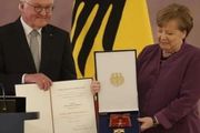 【授勳】梅克爾獲得「大十字勳章」，為德國最高功績勳章，引德國民間爭議，認為梅克爾或配不上該榮譽