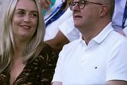 澳總理艾博年現身澳網決賽現場，卻引起滿場噓聲！原因是…