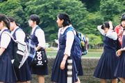 困在黑校規裡的日本高中生們