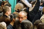 巴黎地鐵&#8221;無人生還&#8221;? 被列車吸走,強行拖行,玩手機時墜亡…