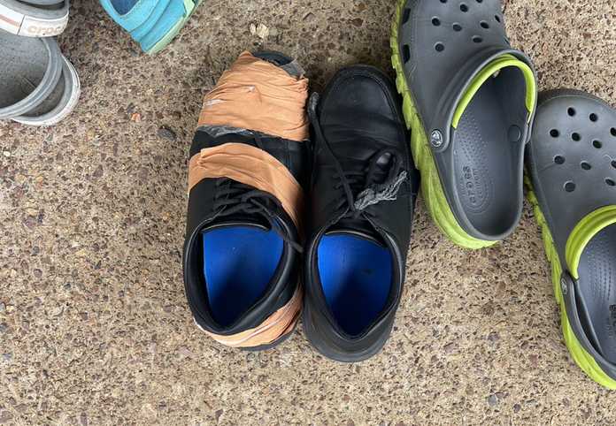一雙奧克蘭高中男生的鞋子 受訪者供圖