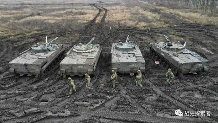 一隊整裝待發的俄軍BMP-3步兵戰車