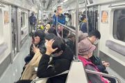 韓國地鐵「防變態設計」引全網爭論：並不認為這是個好設計！