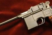 如何分解毛瑟C96手槍 著名的駁殼槍只用一顆彈藥就能拆成零件