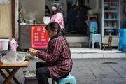 鼎泰豐，最牛路邊攤上位史：4張破桌子征服老外，年賺10億！