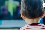 怕孩子看電視近視，換成投影儀會更好嗎？眼科醫生：大可不必